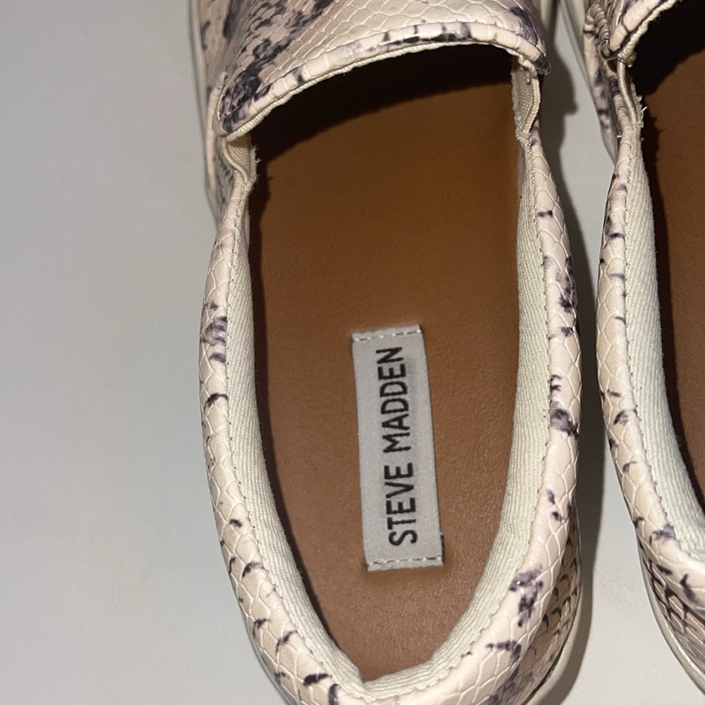 NWT STEVE MADDEN GILLS SLIP ON SNAKE SKIN PRINT SZ 9M SNEAKERS DISPLAY PAIR - Picture 8 of 12